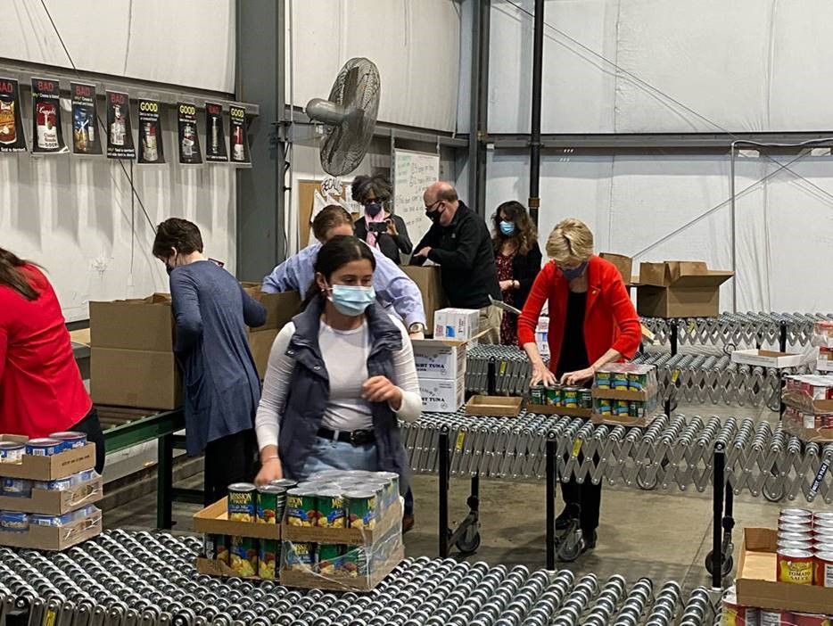 warren helps volunteer teen